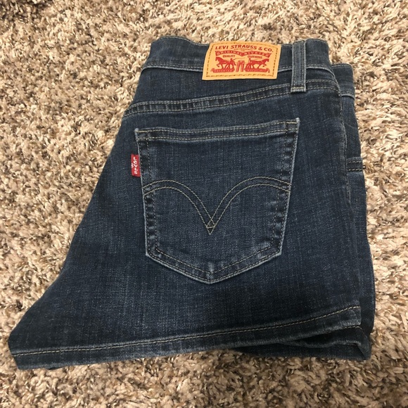 Levi’s - Picture 2 of 2